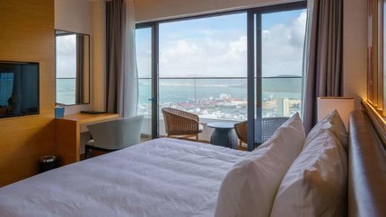Cửa ban công lớn, view đẹp