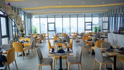 Nhà hàng với sức chứa lớn