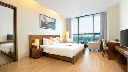 Superior Double & Twin City View