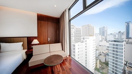 Cửa sổ với tầm nhìn toàn thành phố