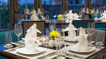 Cách bày trí nhà hàng tinh tế, sang trọng