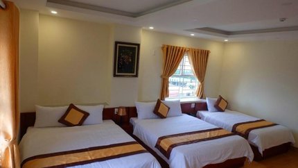 Căn phòng với 3 giường ngủ vô cùng rộng rãi