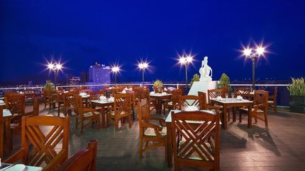 Khu vực ăn uống ngoài trời