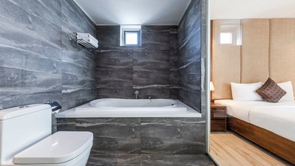 Bồn tắm thoáng đãng, không gian mở