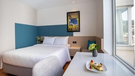 Tông màu trắng làm cho căn phòng thêm phần hiện đại