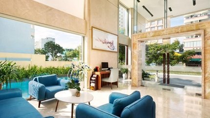 Sảnh tầng 1 và quầy lễ tân