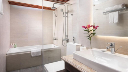 Phòng Deluxe City View tại khách sạn Hà Nội Hai Bay