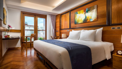 Phòng Executive Balcony City View tại khách sạn Hai Bay 4*