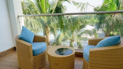 Không gian ban công với tầm nhìn ra biển