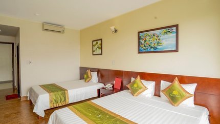 Căn phòng với tông màu trắng sáng