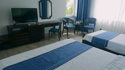 Căn phòng với tông màu địa trung hải mát mẻ