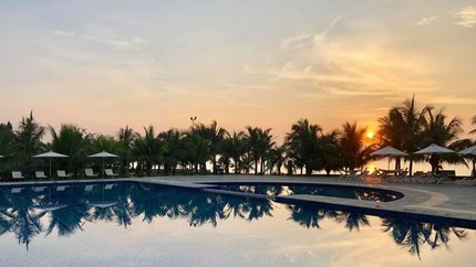 Bể bơi ngoài trời