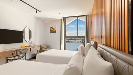 Deluxe Riverview Twin Bedroom