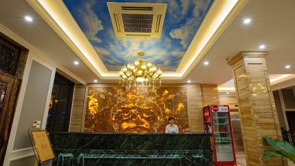 Lễ Tân Halais Hotel Hanoi 4*