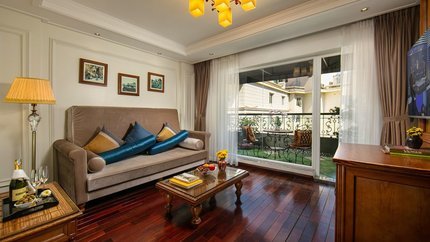 Phòng khách được thiết kế sang trọng