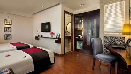 Phòng có trang bị tivi và tủ lạnh phục vụ cho các nhu cầu của khách