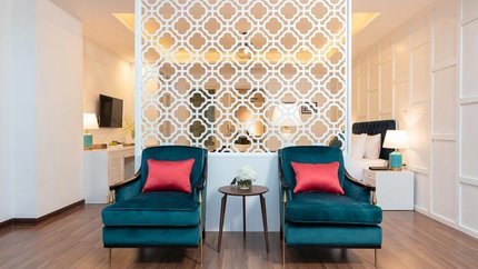 Ghế uống trà là điểm nhấn cho căn phòng