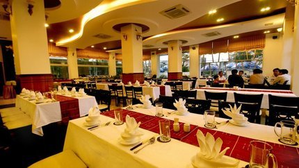 Nhà hàng bên trong khách sạn