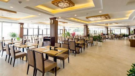 Nhà hàng sang trọng khách sạn Heaven Gate O Quy Ho