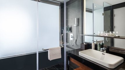 Phòng tắm khép kín với đầy đủ tiện nghi