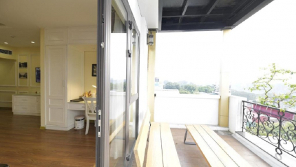 Phòng Suite Lake View