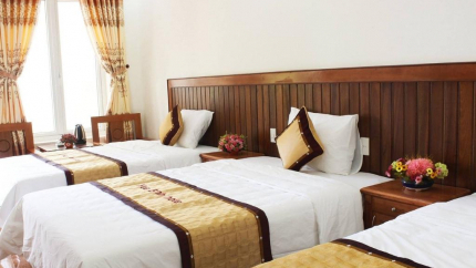 Phòng Deluxe tại Hòa Bình Đồng Hới Hotel 2 sao