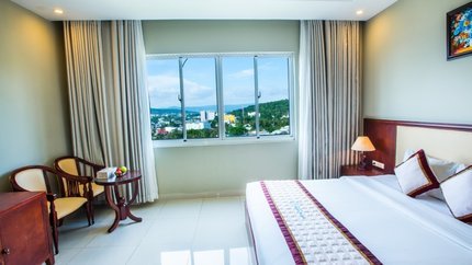 Cửa sổ view có thể nhìn thấy cả thị trấn Dương Đông