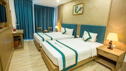 Phòng được bày trí theo tông màu sáng