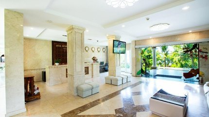 Hành lang rộng rãi thoáng mát tại Resort