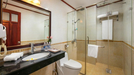 Phòng vệ sinh Hoa Đào Hotel Hà Nội