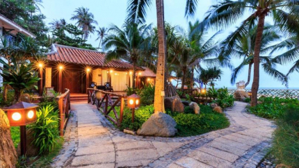 Sân vườn Hoàng Ngọc Resort & Spa Phan Thiết