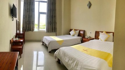 Không gian phòng rộng, cửa kính lớn