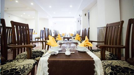 Nhà Hàng Khách Sạn Phong Phú