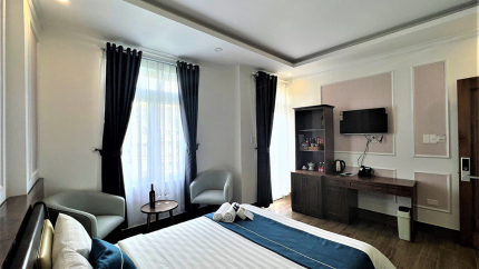 Phòng Deluxe King City View with Balcony Khách sạn Hodota The Blessed Virgin Dalat 3*