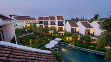 Ban đêm tại Coco River Hội An