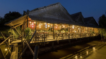 Nhà hàng tại Coco River Resort 4*