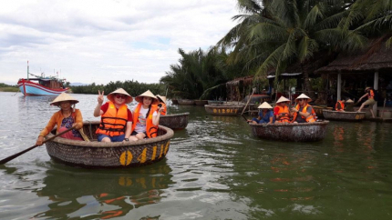 Chèo thuyền tại khu nghỉ dưỡng Coco River Hội An
