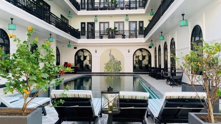 Hồ bơi tại khách sạn