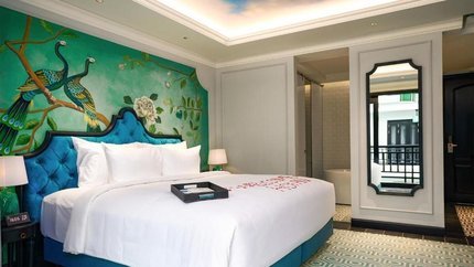 Phòng Premium Balcony Pool View