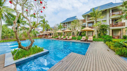 Bể Bơi Ngoài Trời