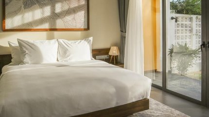 Phòng có ban công đón ánh nắng.