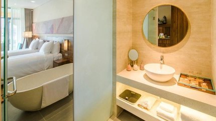 Phòng tắm với nội thất sang trọng