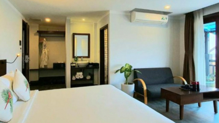 Superior With Balcony Village View tại 4* Odyssey Hotel Hội An