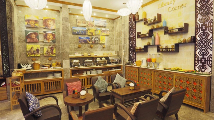 Không Gian Ăn Uống Tại Khách Sạn Hoi An Pho Library