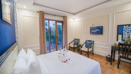 Phòng Honeymoon with Balcony khách sạn 3* Rose Garden Hội An