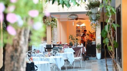 Nhà hàng với không gian ngoài trời thoáng mát