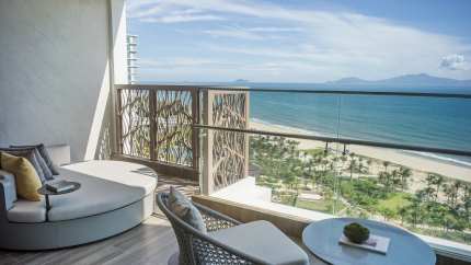 Deluxe Oceanview Suite