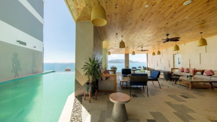 Pool Bar Tại Holi Panorama Hotel Nha Trang