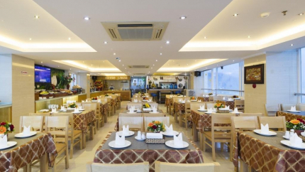 Nhà hàng Holi Panorama Hotel 4 sao