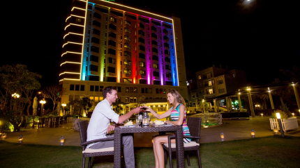 Romantic Dinner By The Poo